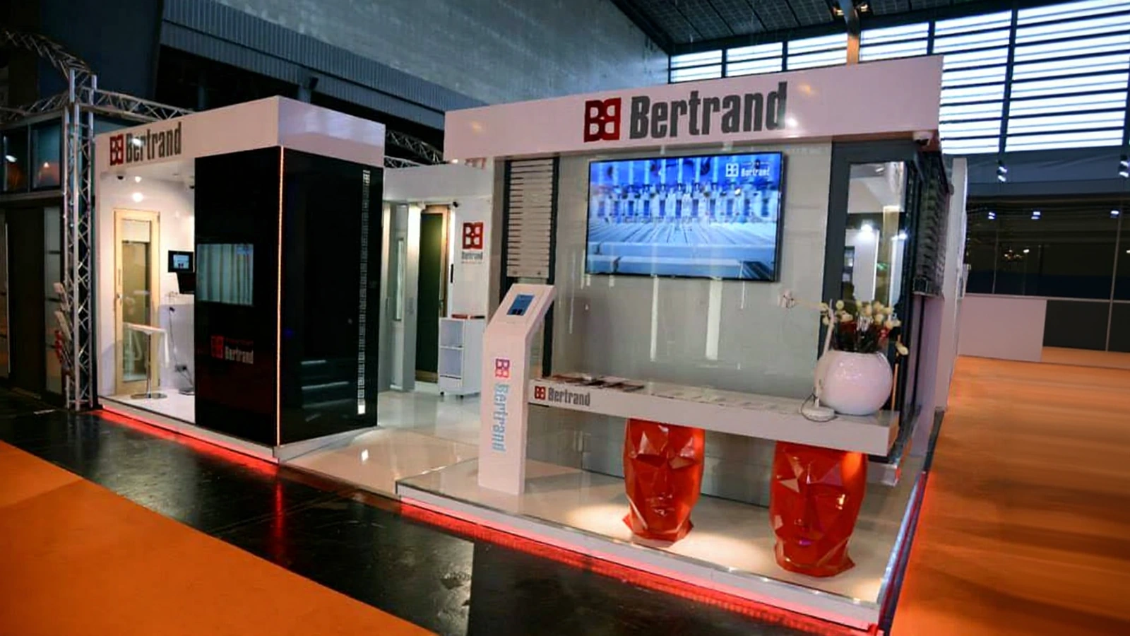 Illuminated logos and display standing for tablet from productami Bertrand