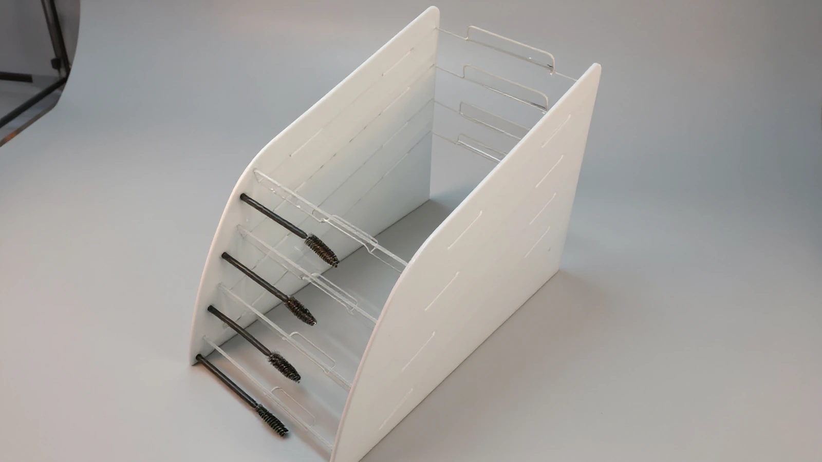 Eyeliner display for the cosmetics industry