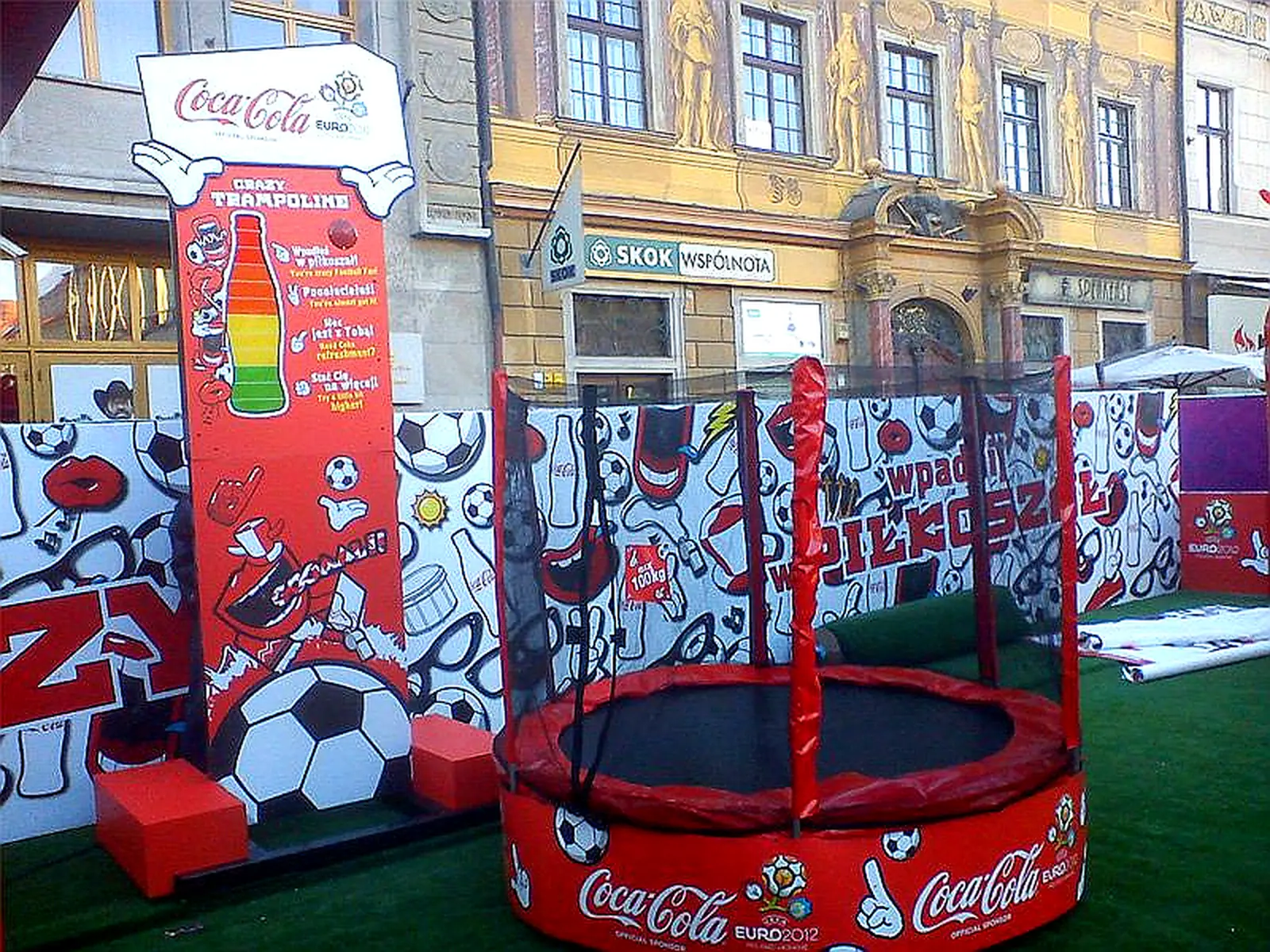 DISPLAY interaktywny Coca-Cola measuring force nacisku podczas skakania for trampolinie