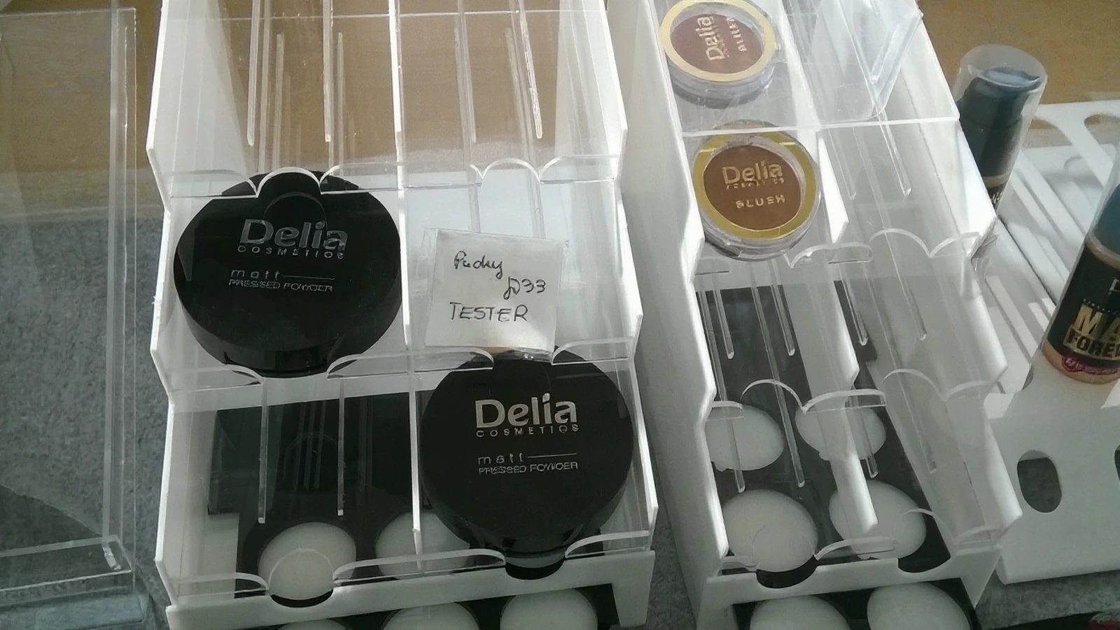 Cosmetics display Delia
