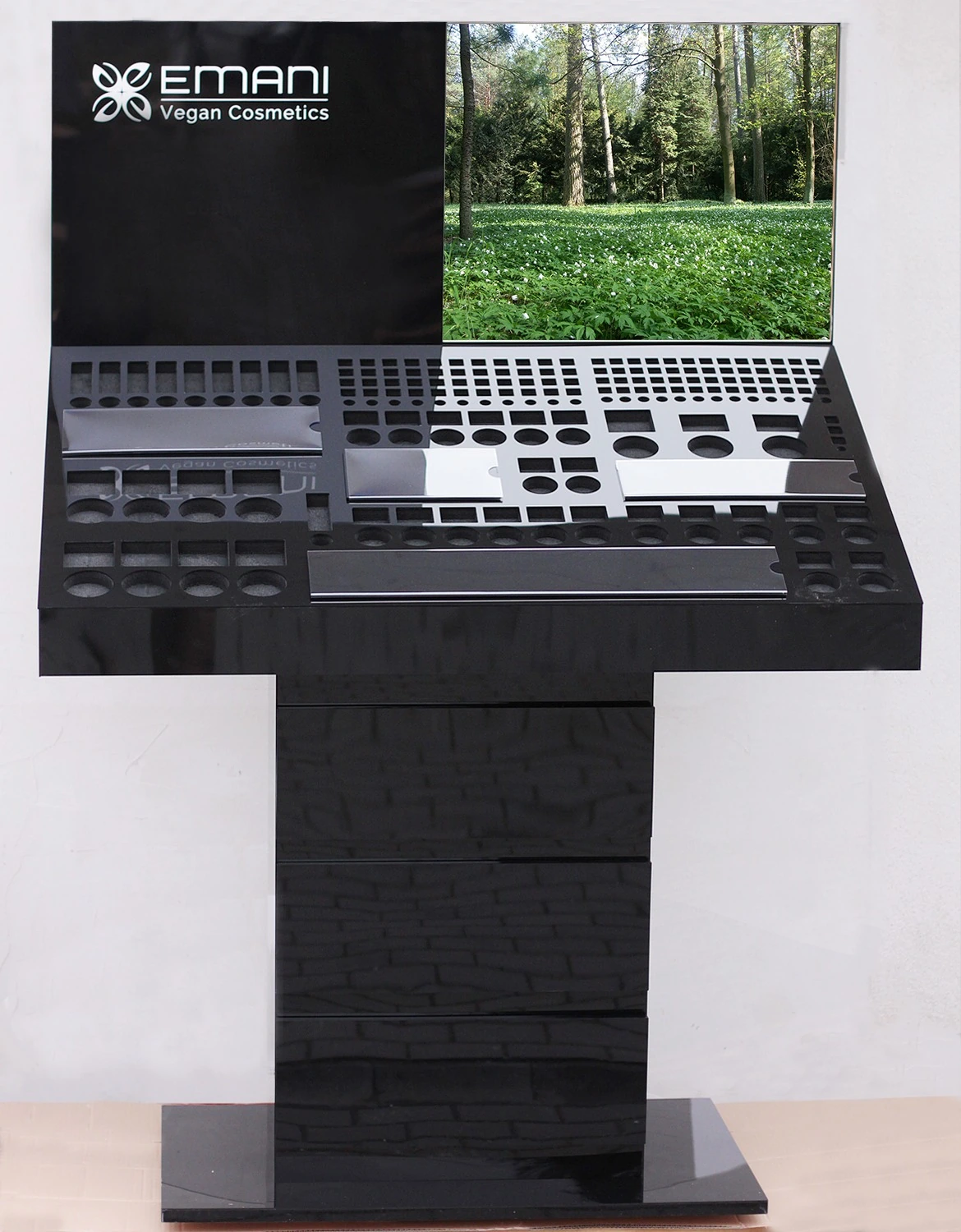 EMANI Vegan Cosmetics — Standing display from acrylic for zaprezentowania cosmetics, z wieloma compartments and drawermi, equipped in ekran LCD z