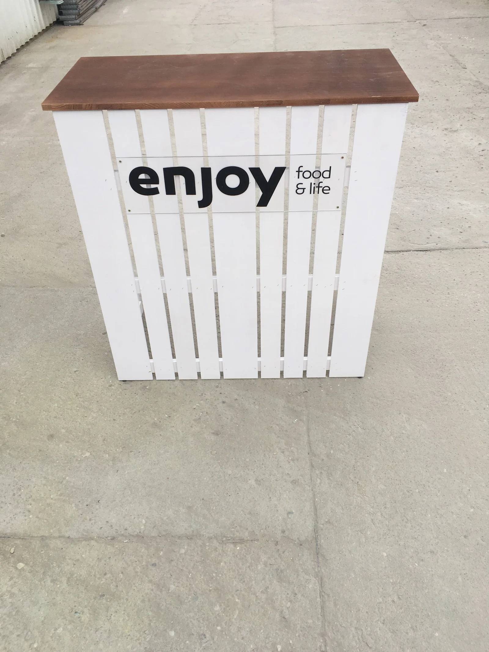 enjoy — Lightbox wall-mounted from acrylic and drewnem, white background from poziomymi elementami, for presenting products food & life