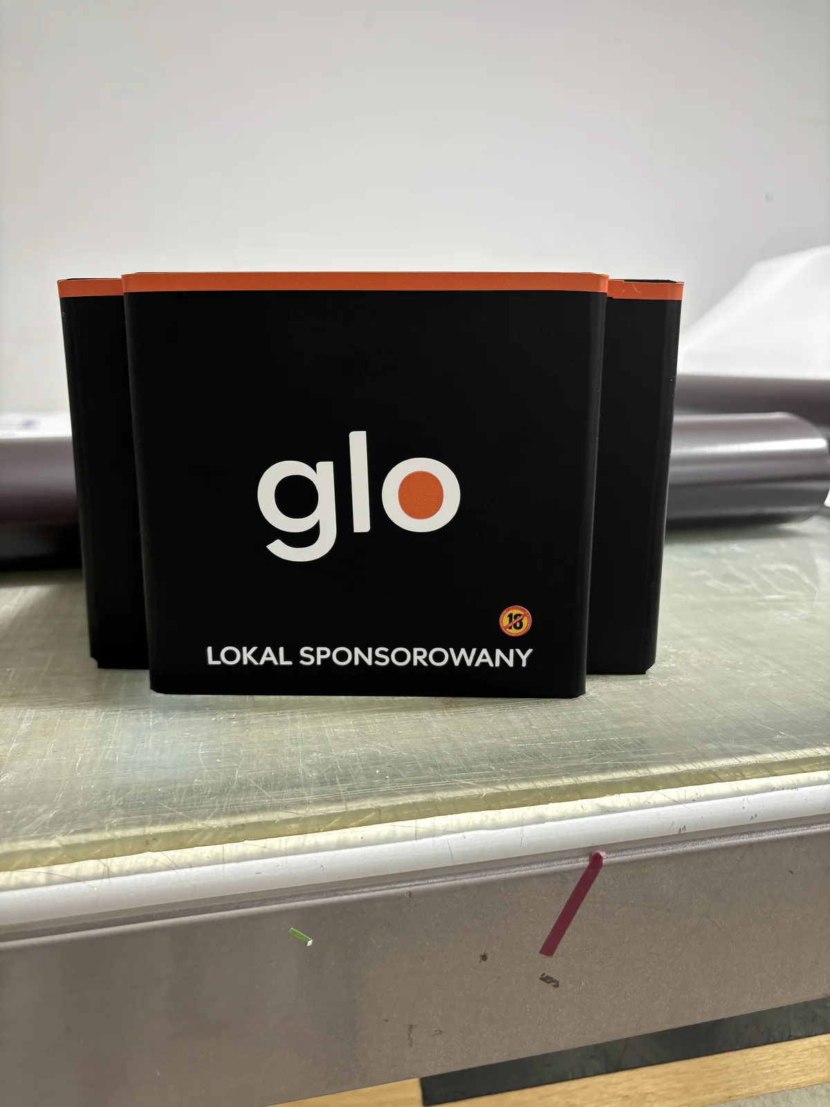 Bent POS cubes in black acrylic matowej with UV print — industry tytoniowa
