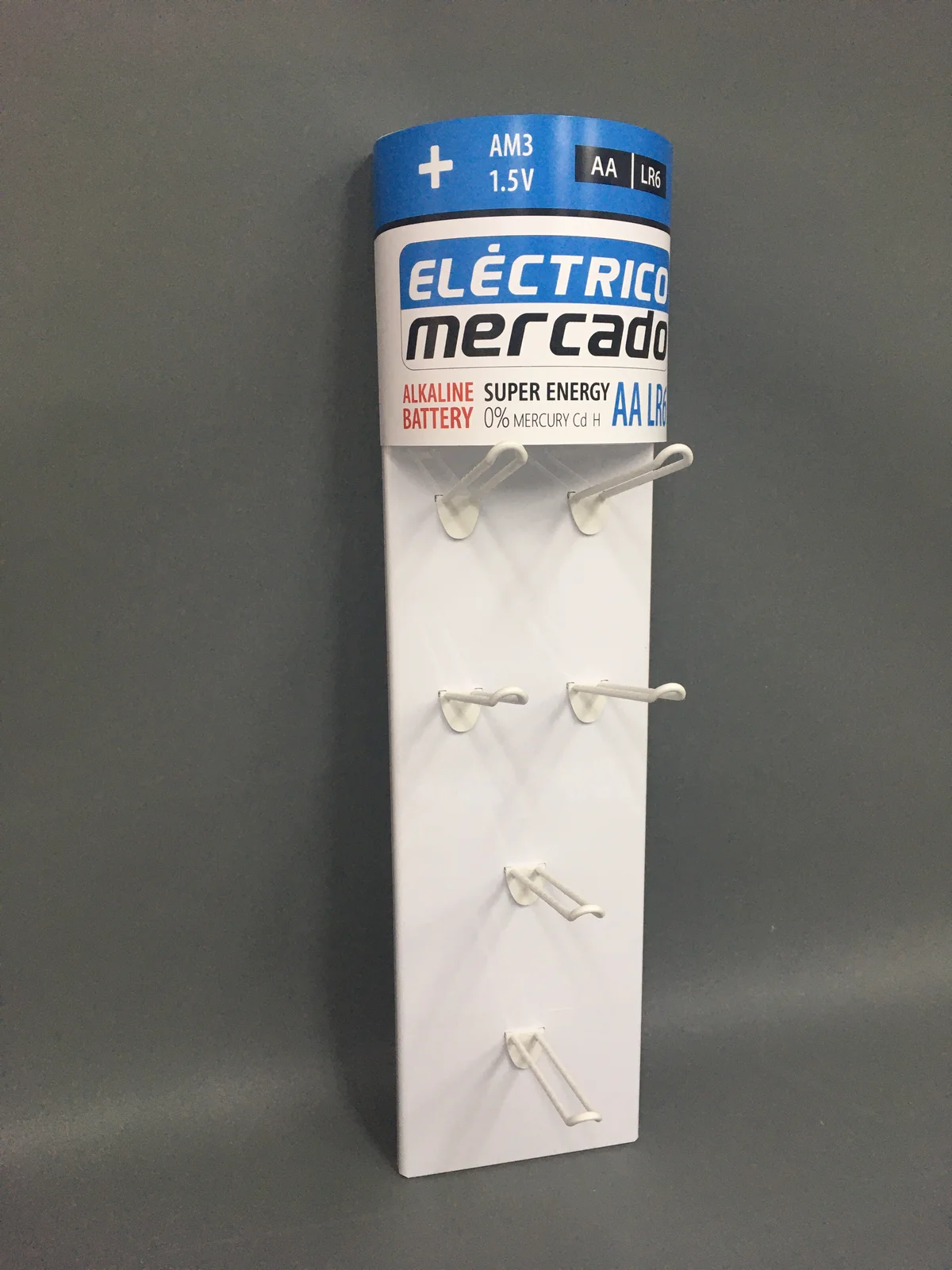 Hanging display with hooks systemowymi for baterie — HIPS with UV print