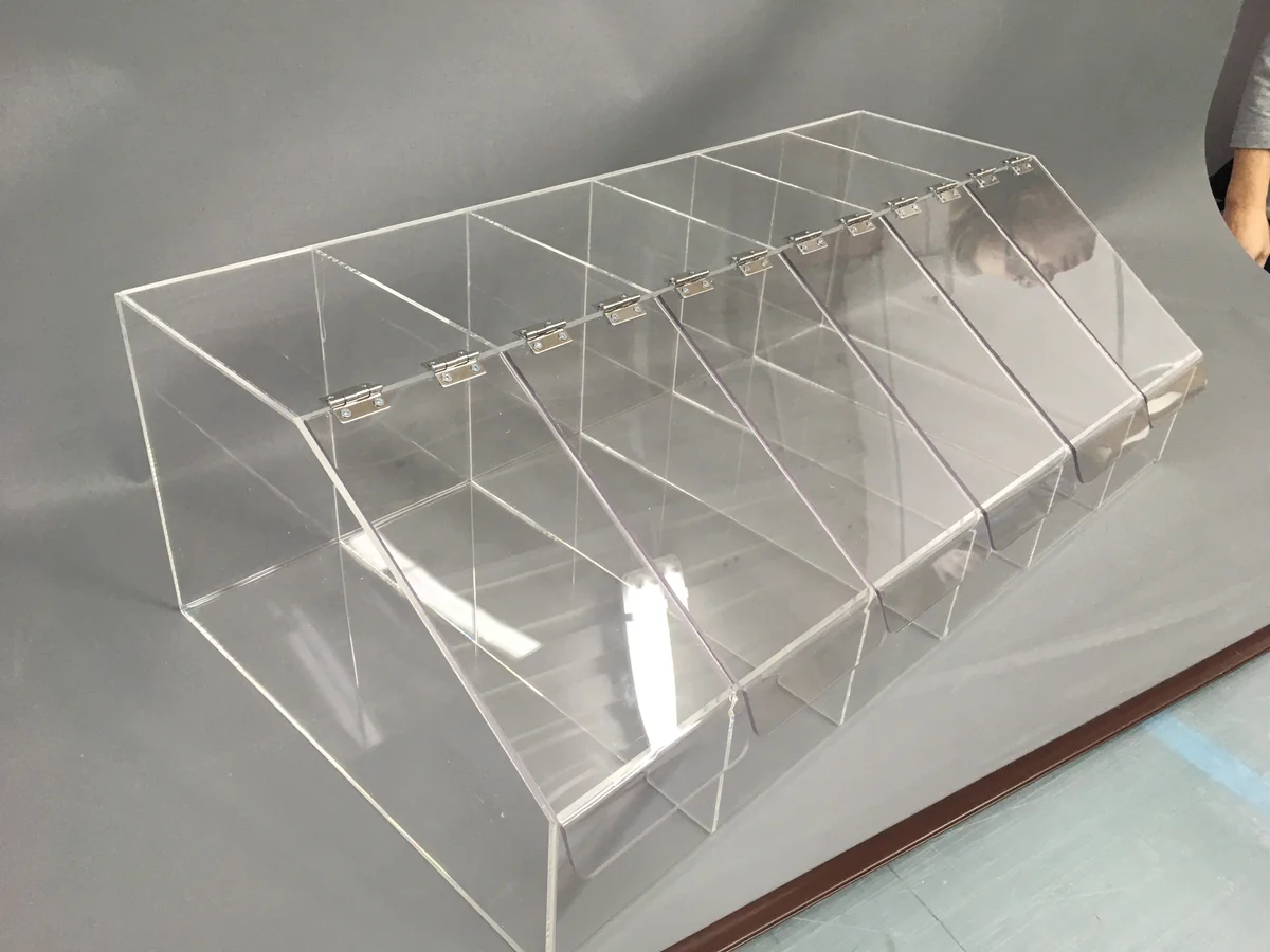 Multi-compartment container with lids on hinges — clear acrylic, 5 chambers