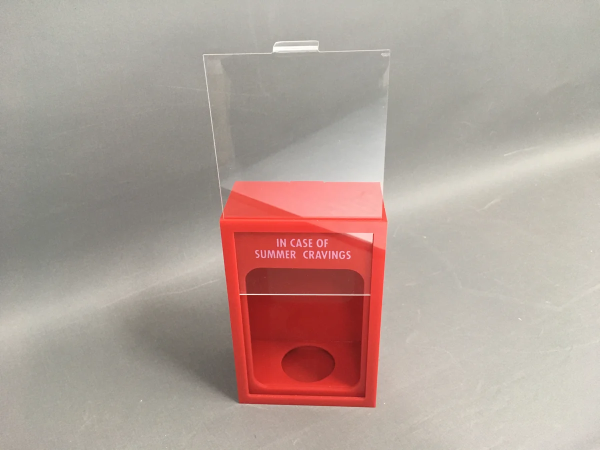 Czerwone box from acrylic with a lid clear and inscription In Case of Summer Cravings