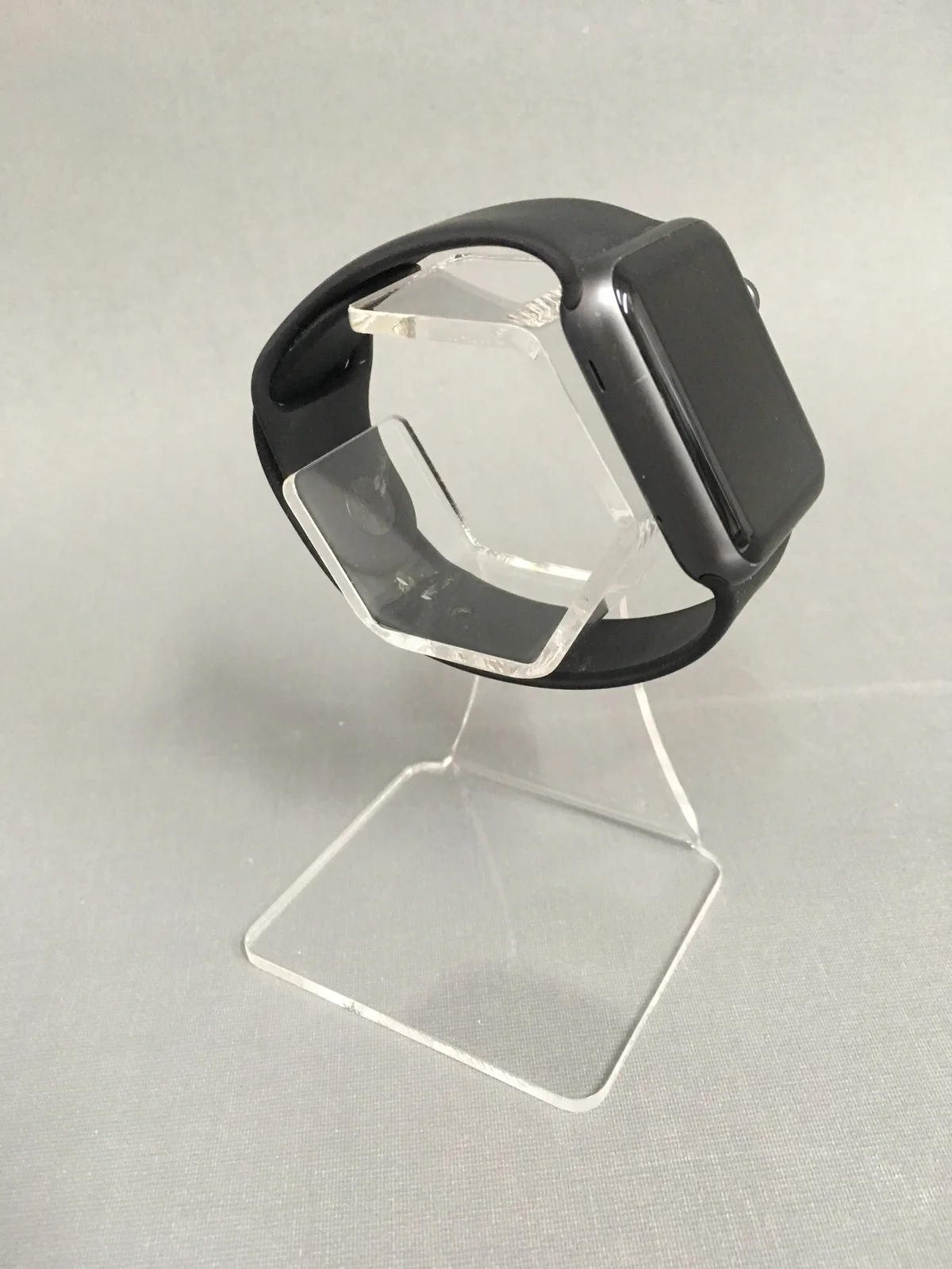 Uchwyt display for smartwatch frezowany from thickj clear acrylic