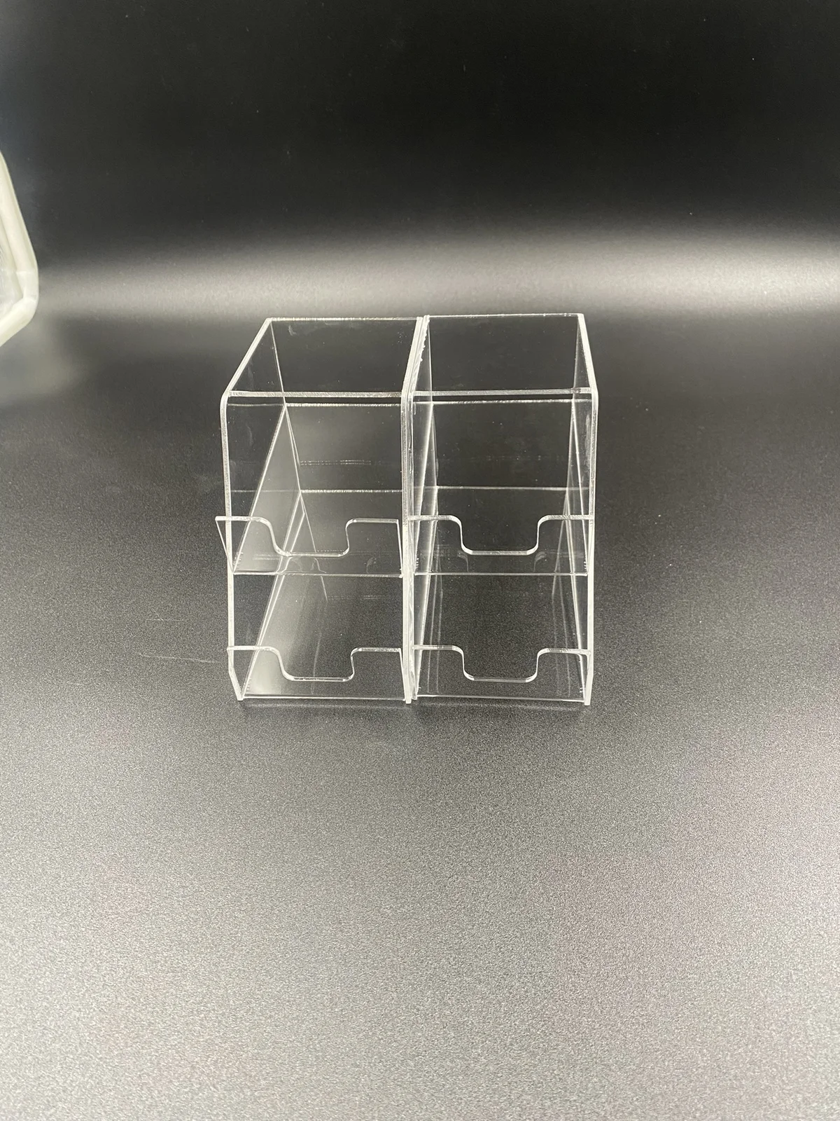 Small display four-chamber from clear acrylic with openings serwisowymi