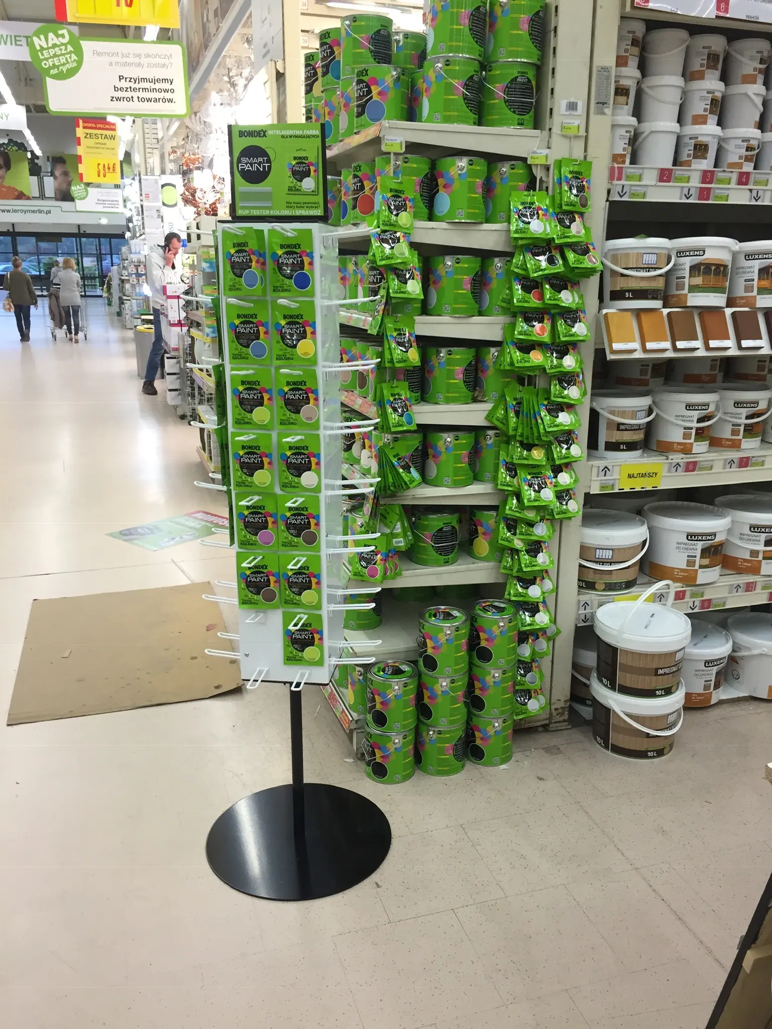 Garnier Fructis — Standing display from rotating platform for presenting products for hair in opakowaniach tuby and boxes