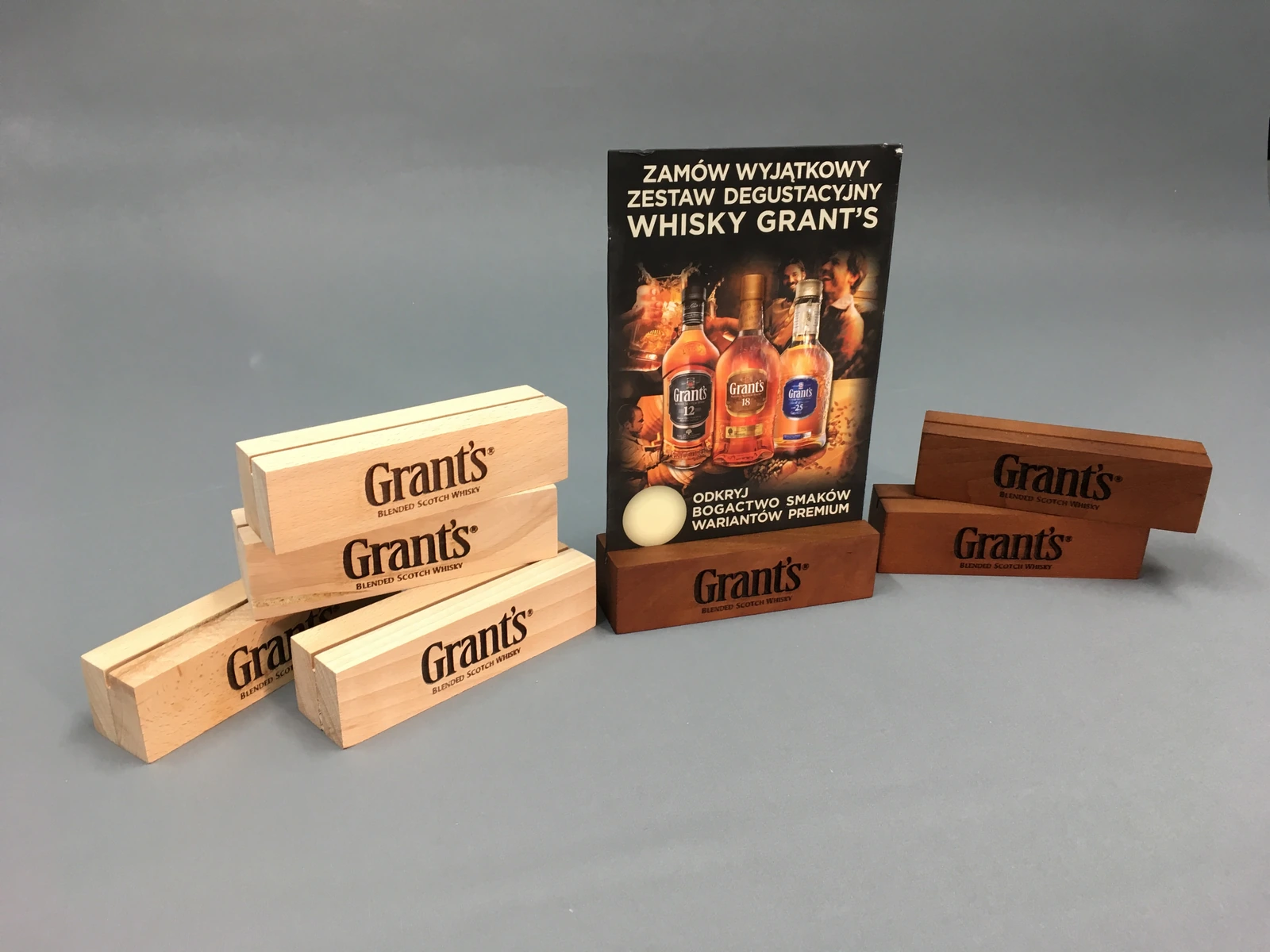 Grant's — Zestaw displays drewnianych for whisky Grant's: boxes wooden, stand for posters promotional and illuminated gablot