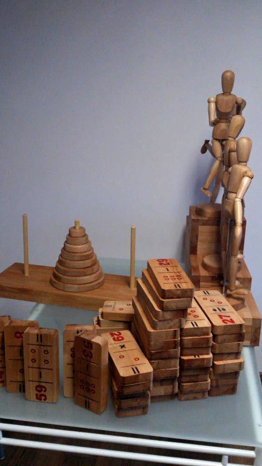 Wooden meble display for campaign edukacyjnych in Hevelianum