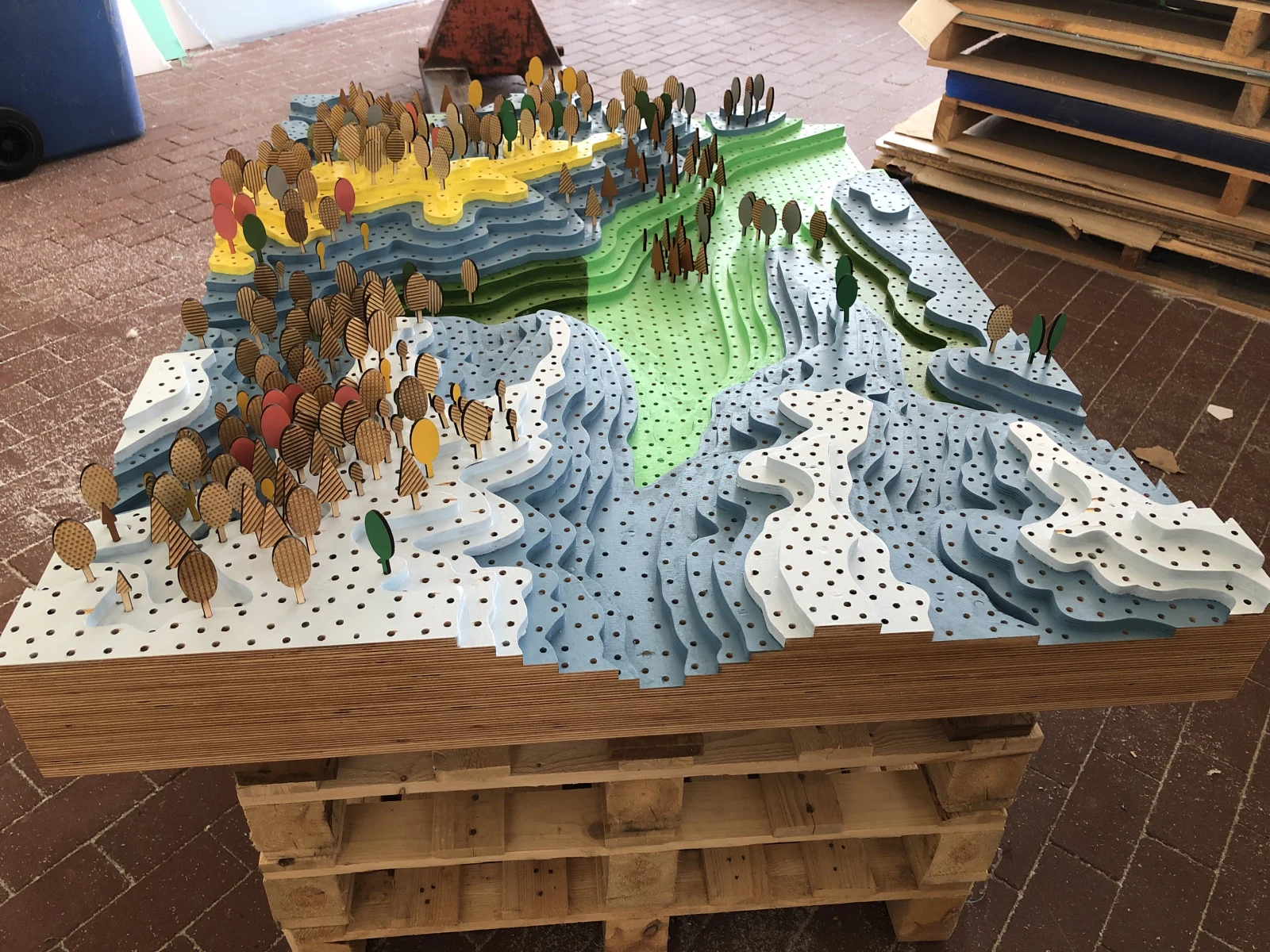 State Forests — warstwowy model lasu, detail struktury edukacyjnej
