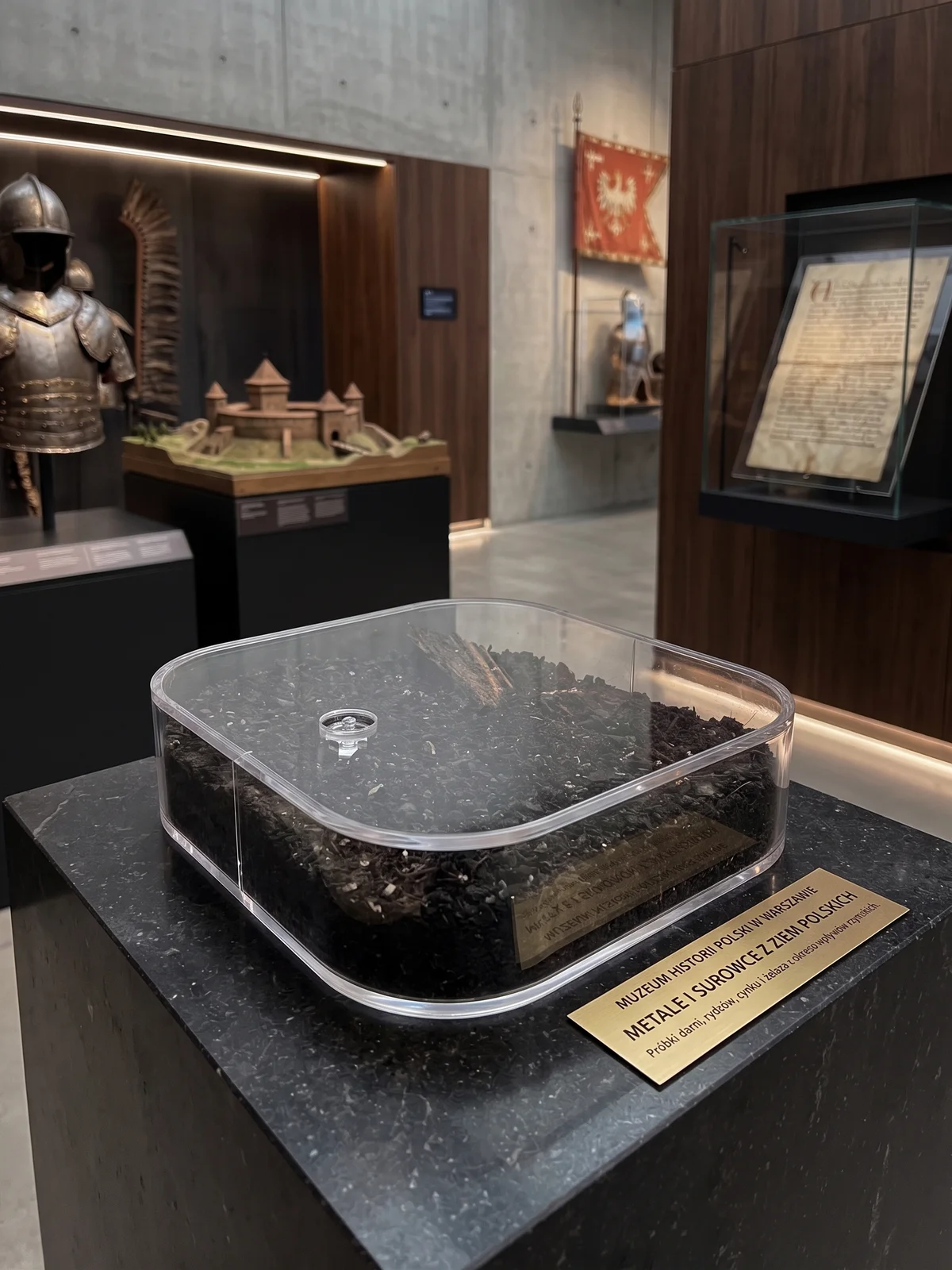 Muzeum Historii Polish History in Warsaw — container from acrylic for metale and surowce from ziem Polish