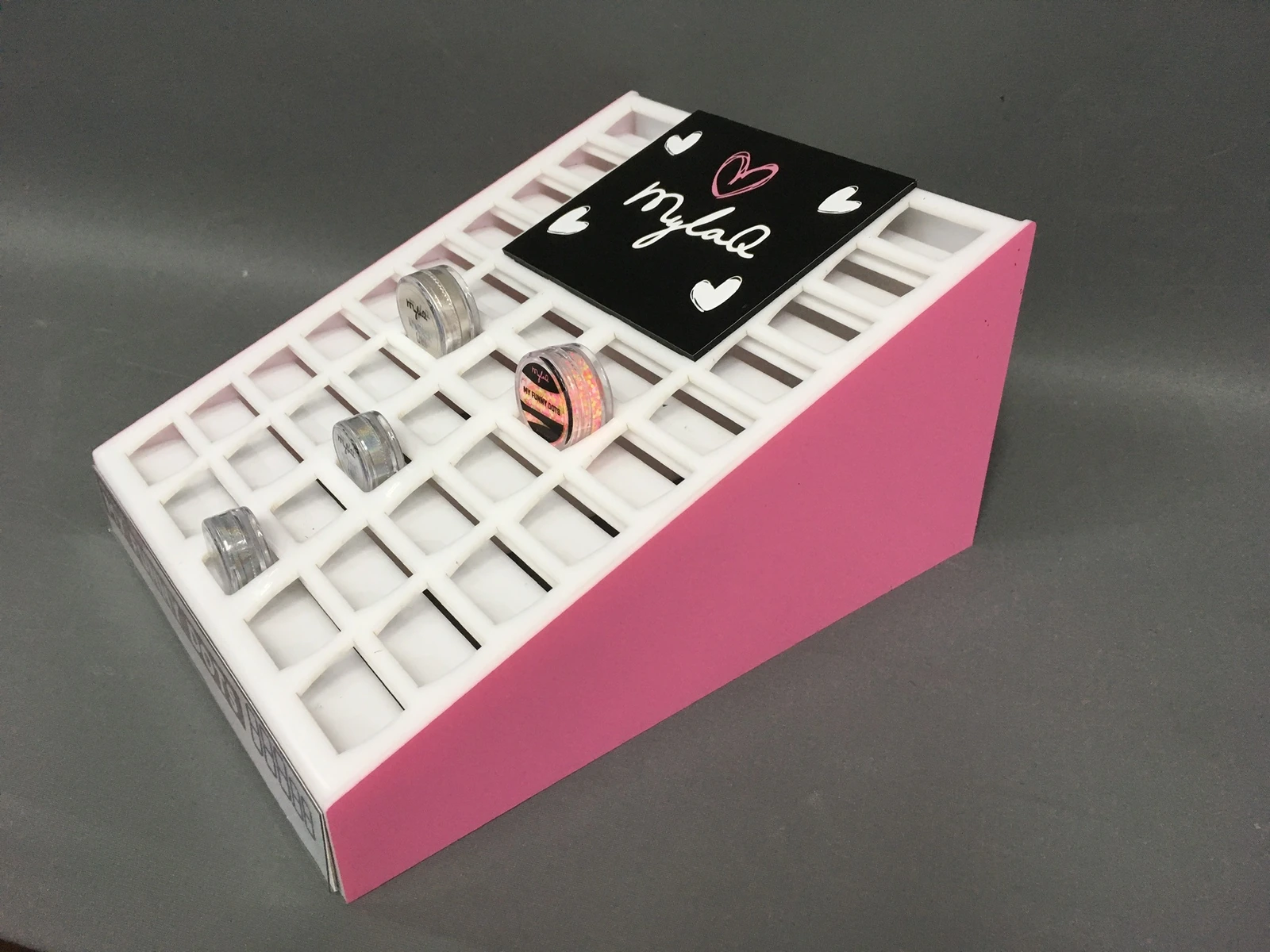 myBag — Display for przechowywania and presentation ribbons, tapes decorativech and accessories. Slanted kaseta from white insert dzia