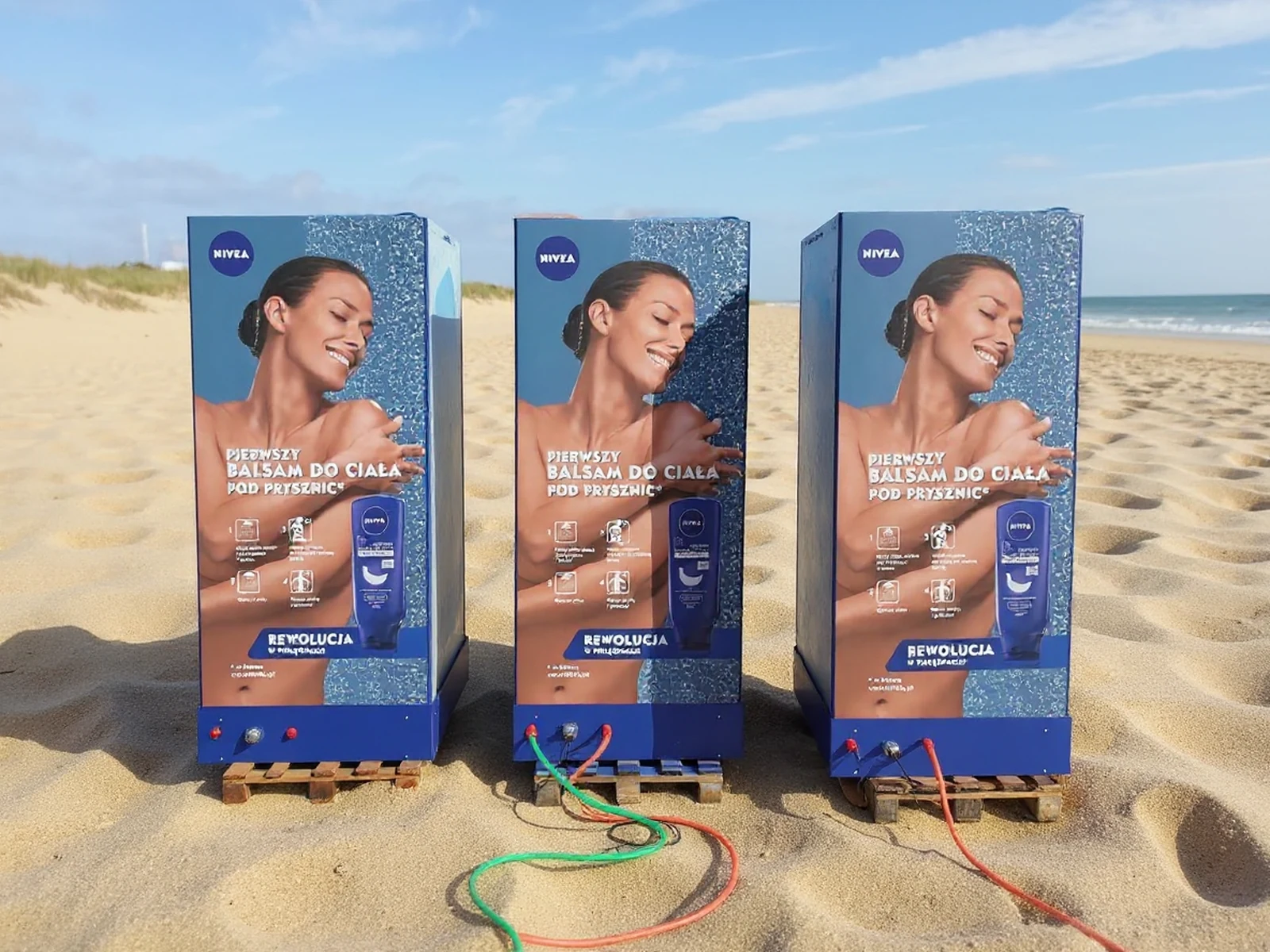 Nivea mobile shower cabins for the beach with logotypes and automatic shower