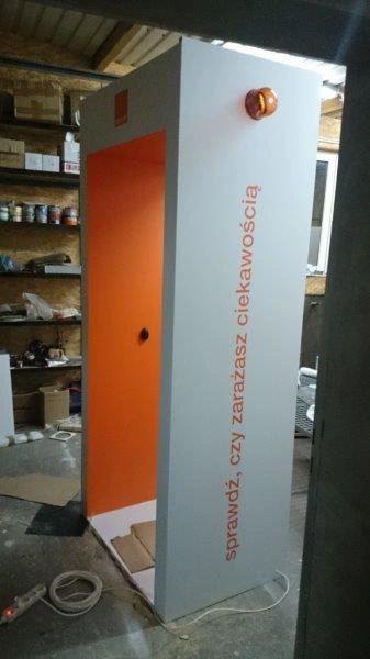 Orange — Display for siedziby Orange, gate from alarmem campaign event