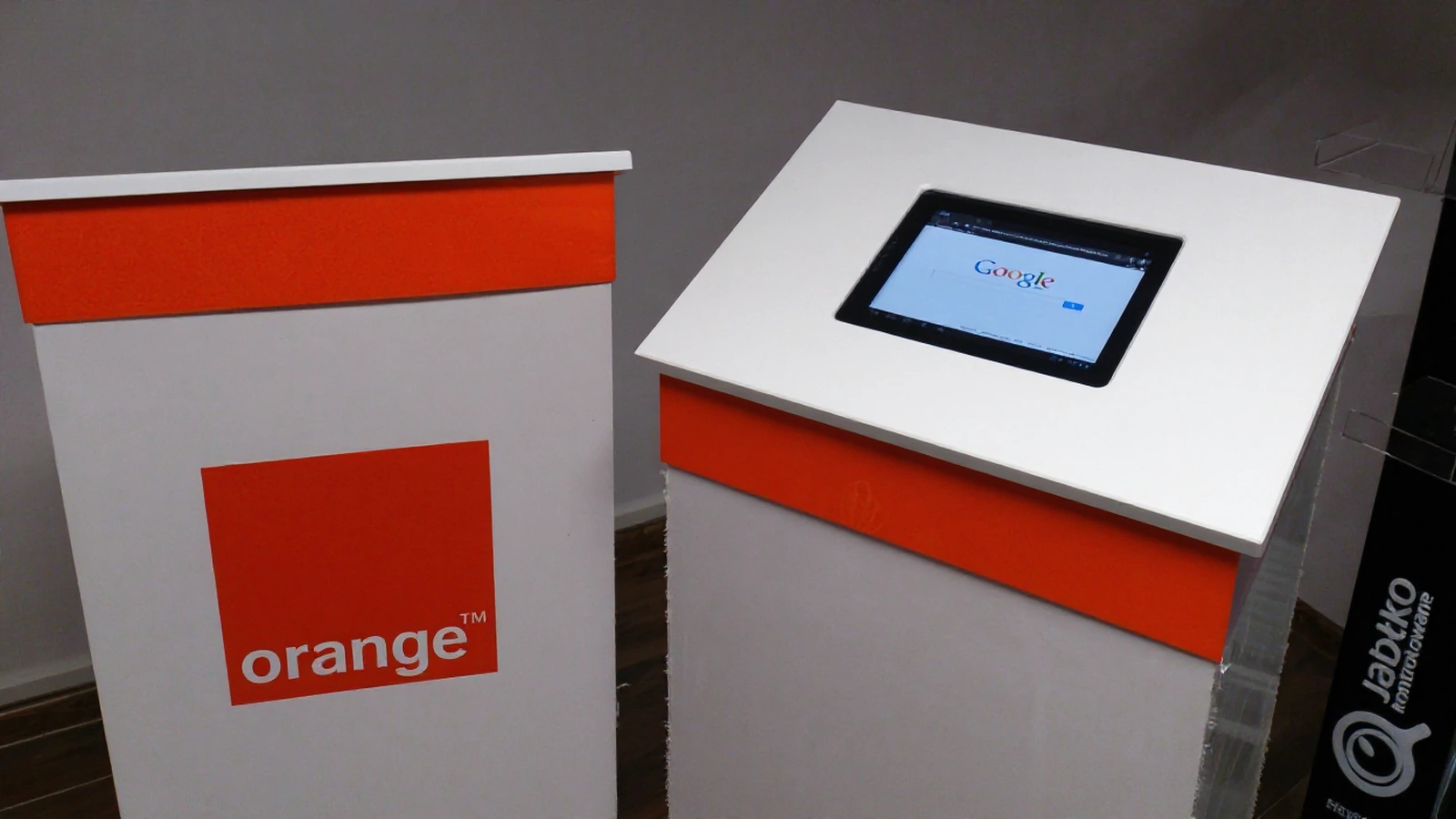 DISPLAYS from acrylic for tablet for the brand Orange