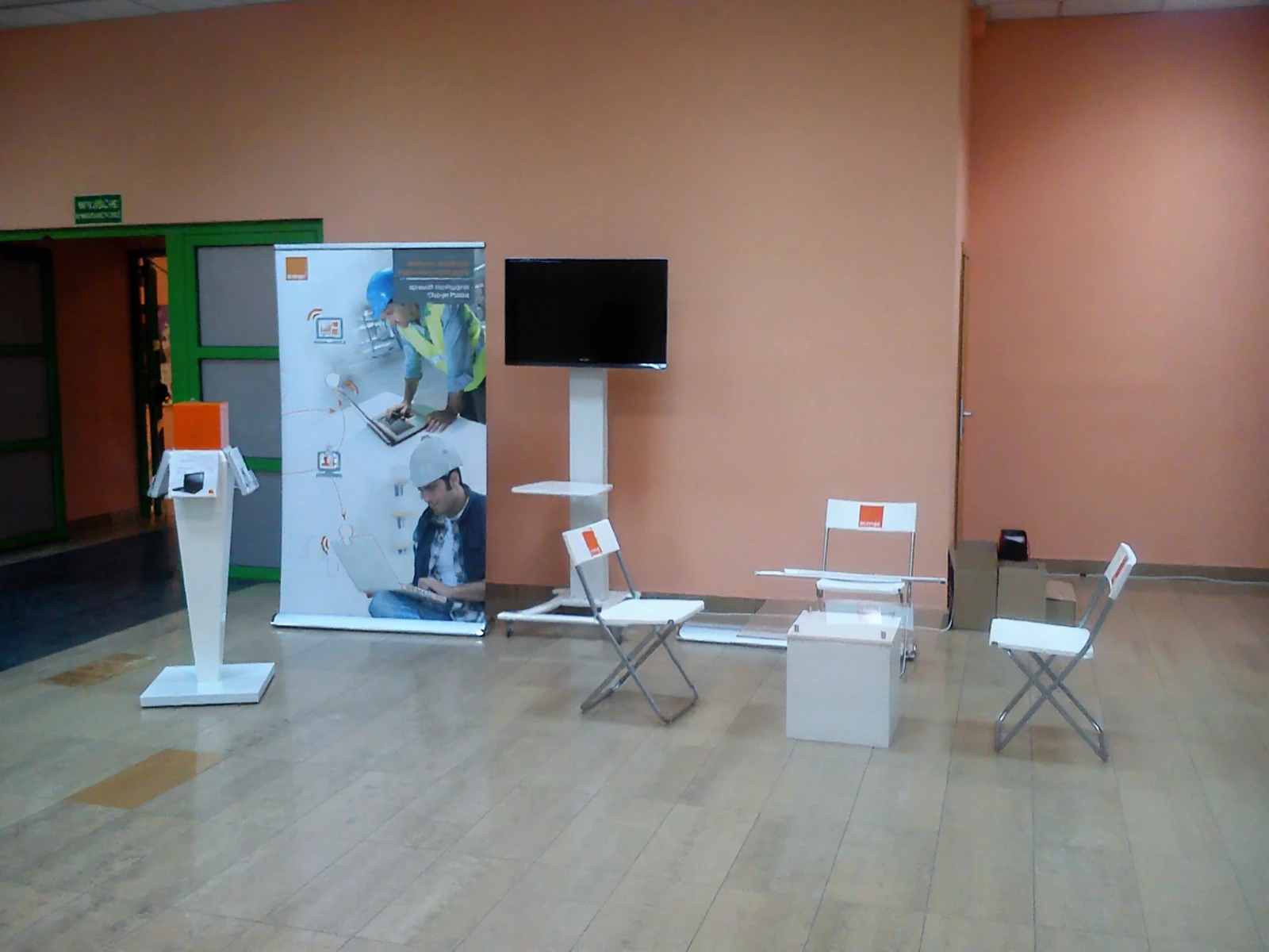 ZESTAW MEBLI for siedziby Orange