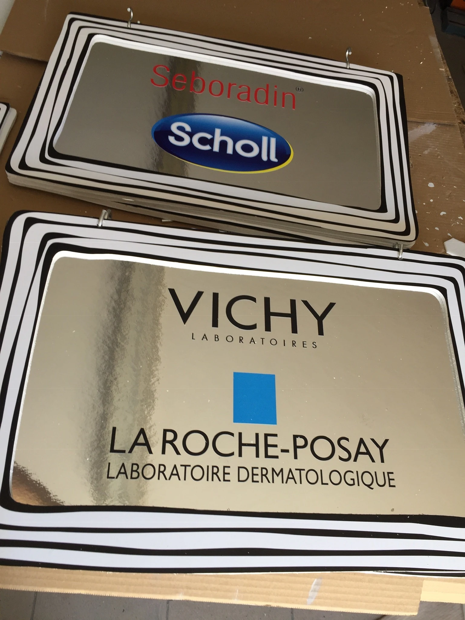 Scholl, Vichy, La Roche-Posay — Lightboxes/displays wall from acrylic for brands cosmetic and dermatologicznych, white frames from black obramowaniami