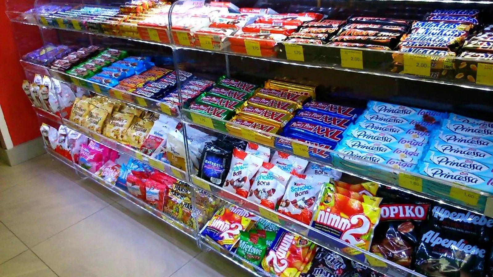 Shelving impuls przykasowy for sweets for stacji benzynowych