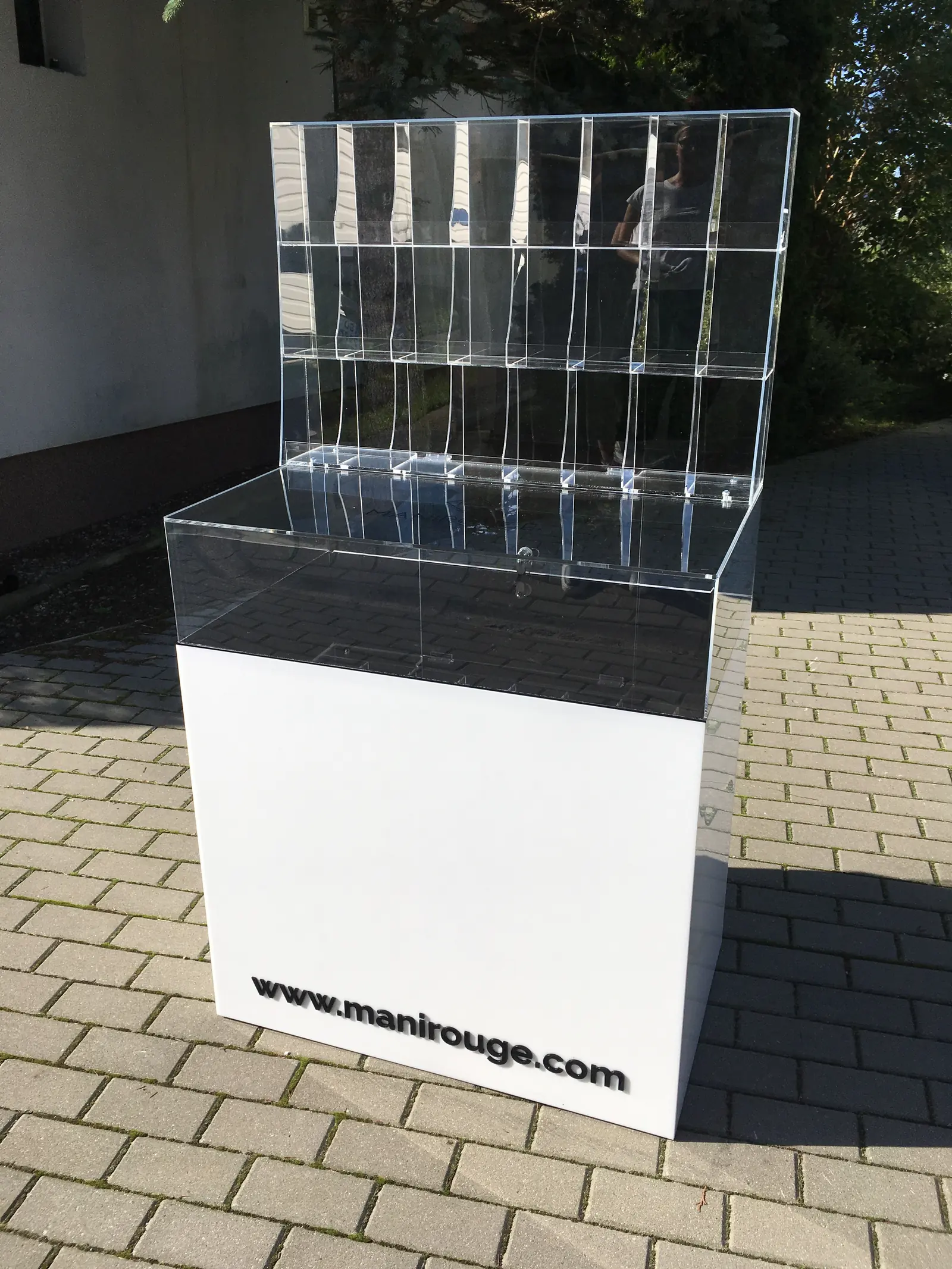 www.matthiougecom — Transparent showcase display from acrylic, wieloszprostkowa, for wystawiania products or documents