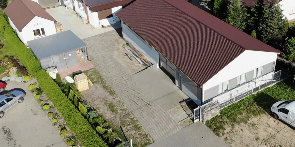 Zakład produkcyjny PlexiSystem w Nowym Dworze Wejherowskim — widok z drona
