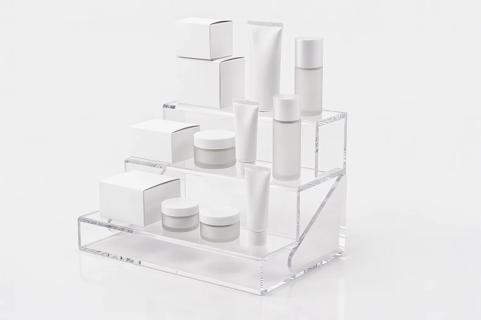 Mehrstufiges Kosmetik-Display aus Acryl