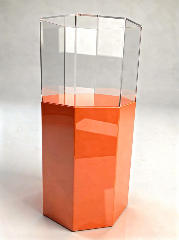 Podest z gablotą z plexi pomarańczowej na eventy i wystawy