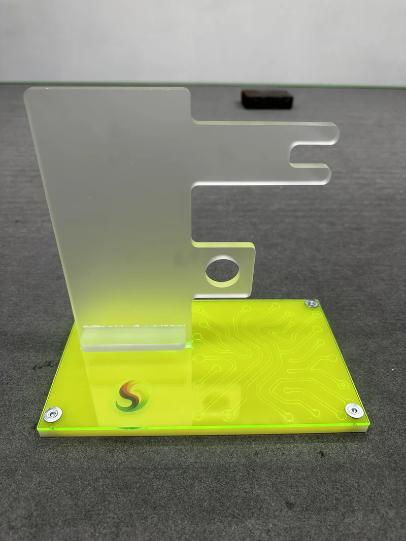 Stand for telefon and zegarki from frosted acrylic and fluorescencyjnej from engraved circuit-board