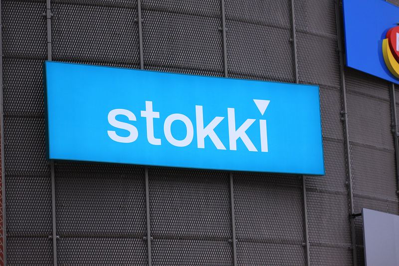 Kaseton reklamowy elewacyjny podświetlany LED realizacja Stokki