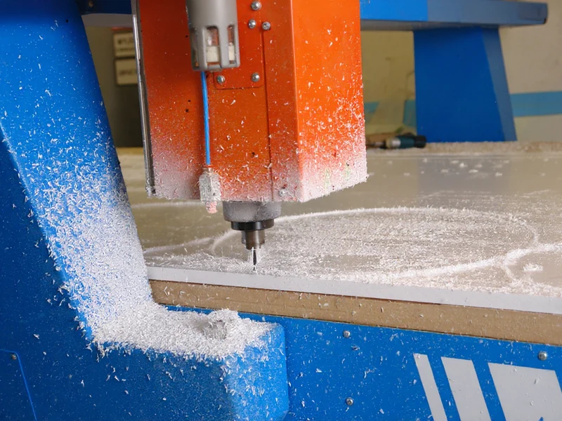 Frezarka CNC Kimla — close-up freza w plexi