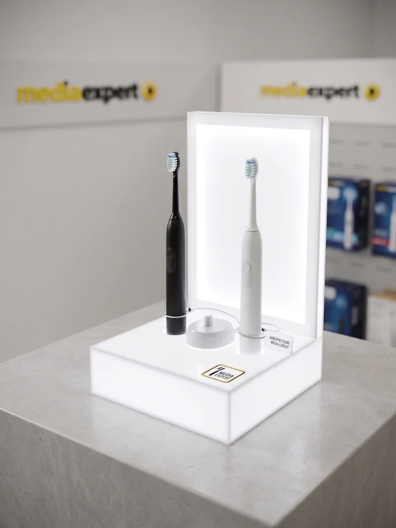 Robot window-cleaner display for a consumer electronics retail chain